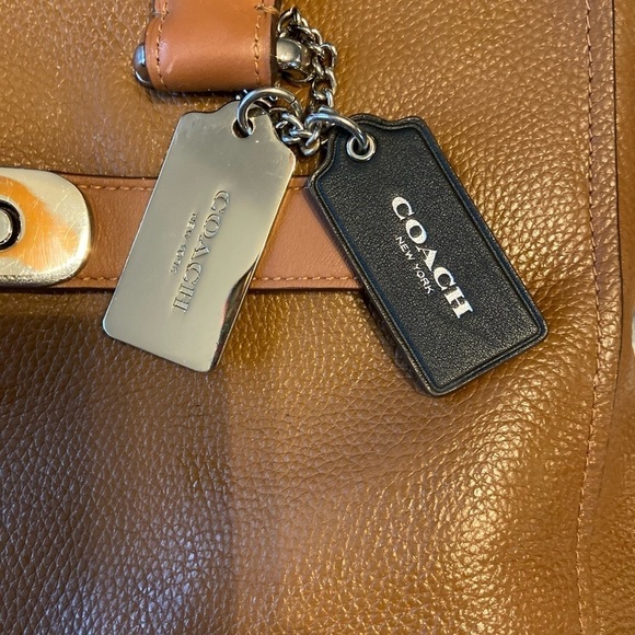 COACH SWAGGER CARRYALL IN COLORBLOCK PEBBLE LEATHER - Picture 4 of 9